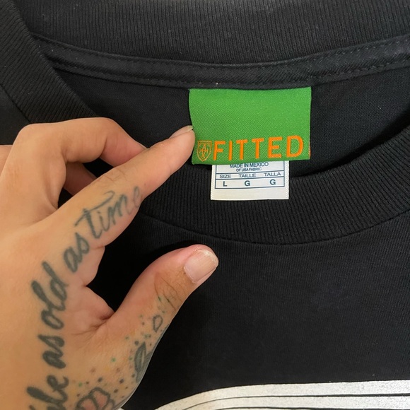 SOLD Fitted Hawaii Men’s T-Shirt Size - Large - Picture 2 of 3